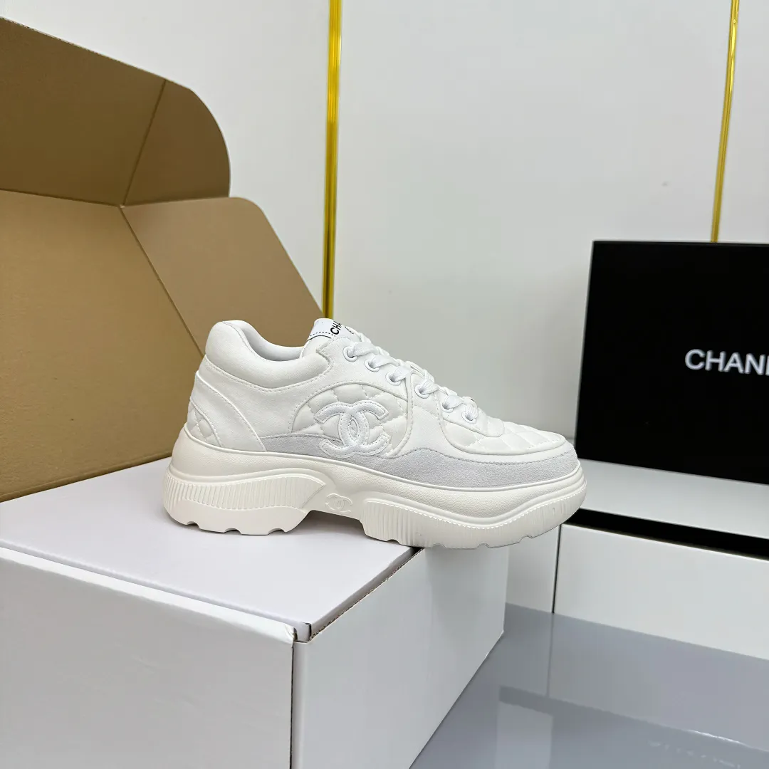 👟👟Ex-factory price 620👟👟 Chanel bread shoes ~ original calfskin panda shoes Chanel 25C latest hot style panda black and white sports shoes casual sneakers Xiaoxiang hot item classic black and white panda color coco girls must pay Fabric: original custom mixed sheepskin lining: original imported breathable mesh lining outsole: Original molded rubber + TPU combination Size: Women's 35-41